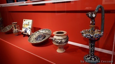 Ceramiche di manifattura orientale e altre prodotte da Cambellotti