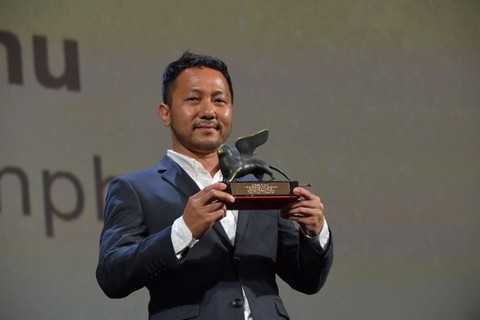 Venezia_75 _Il regista Phuttiphong Aroonpheng alla cerimonia di premiazione