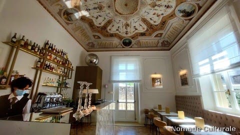 Lounge bar